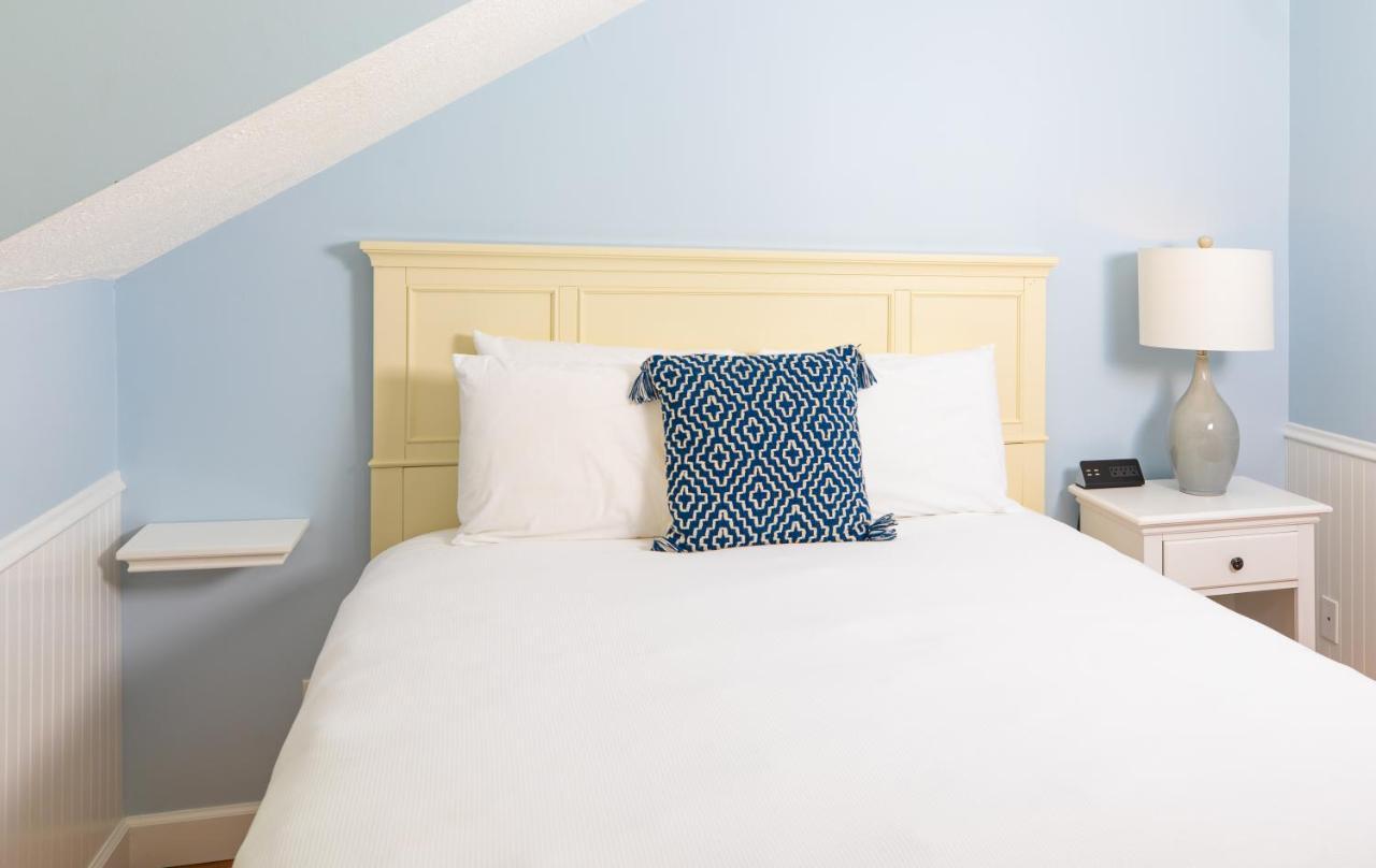 Economy One Queen Bed Stairs Required Dormered
