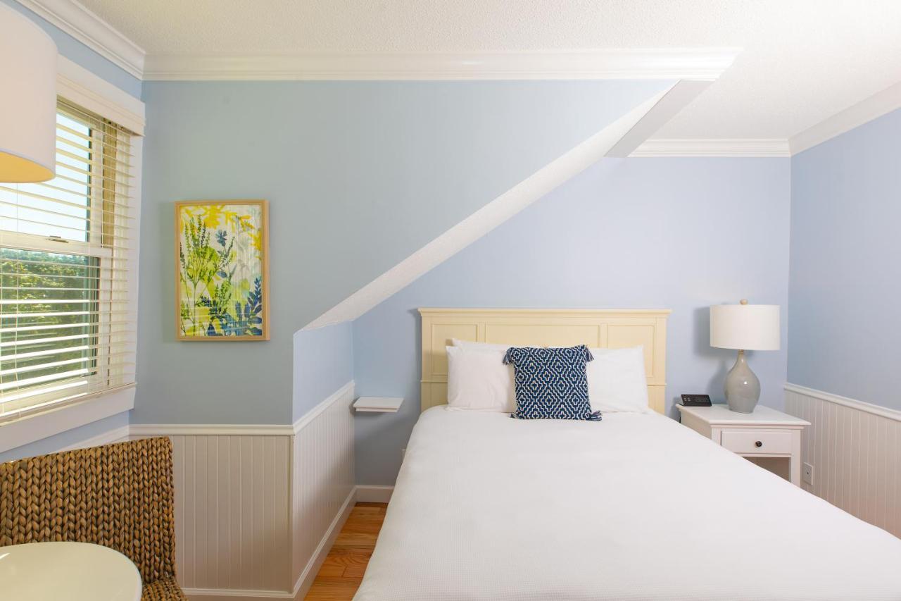 Economy One Queen Bed Stairs Required Dormered