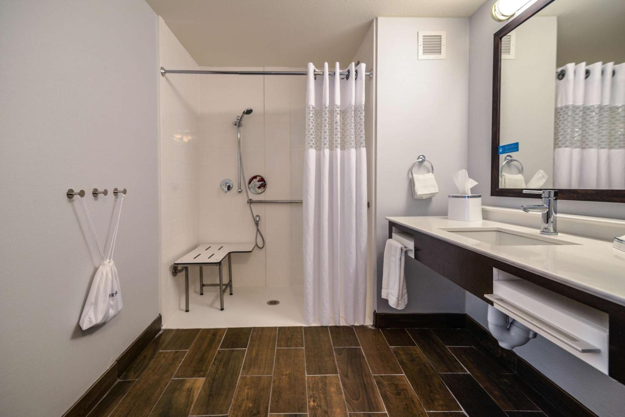 King Room Roll Shower Mobility Access or Non-Smoking
