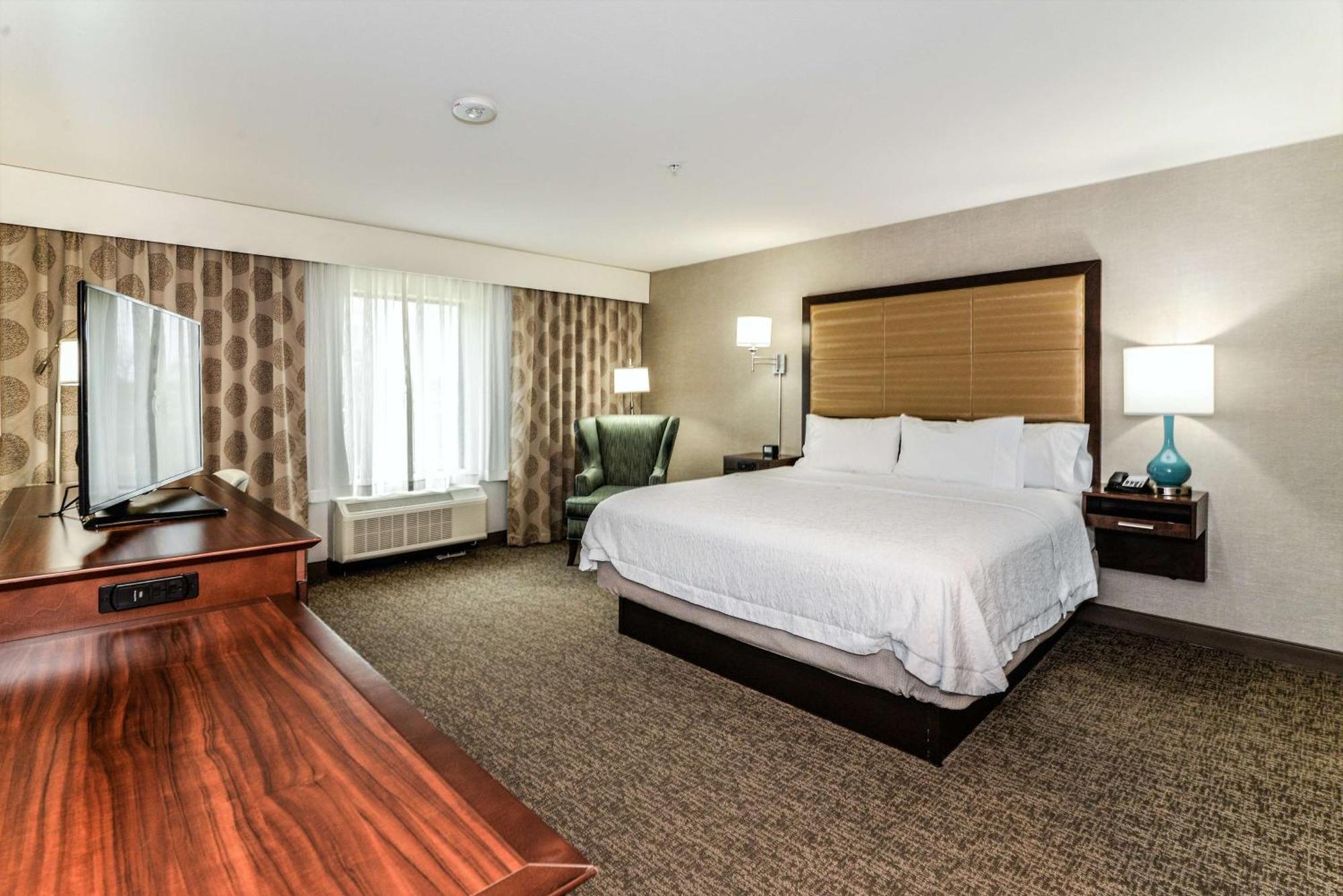 King Room Roll Shower Mobility Access or Non-Smoking