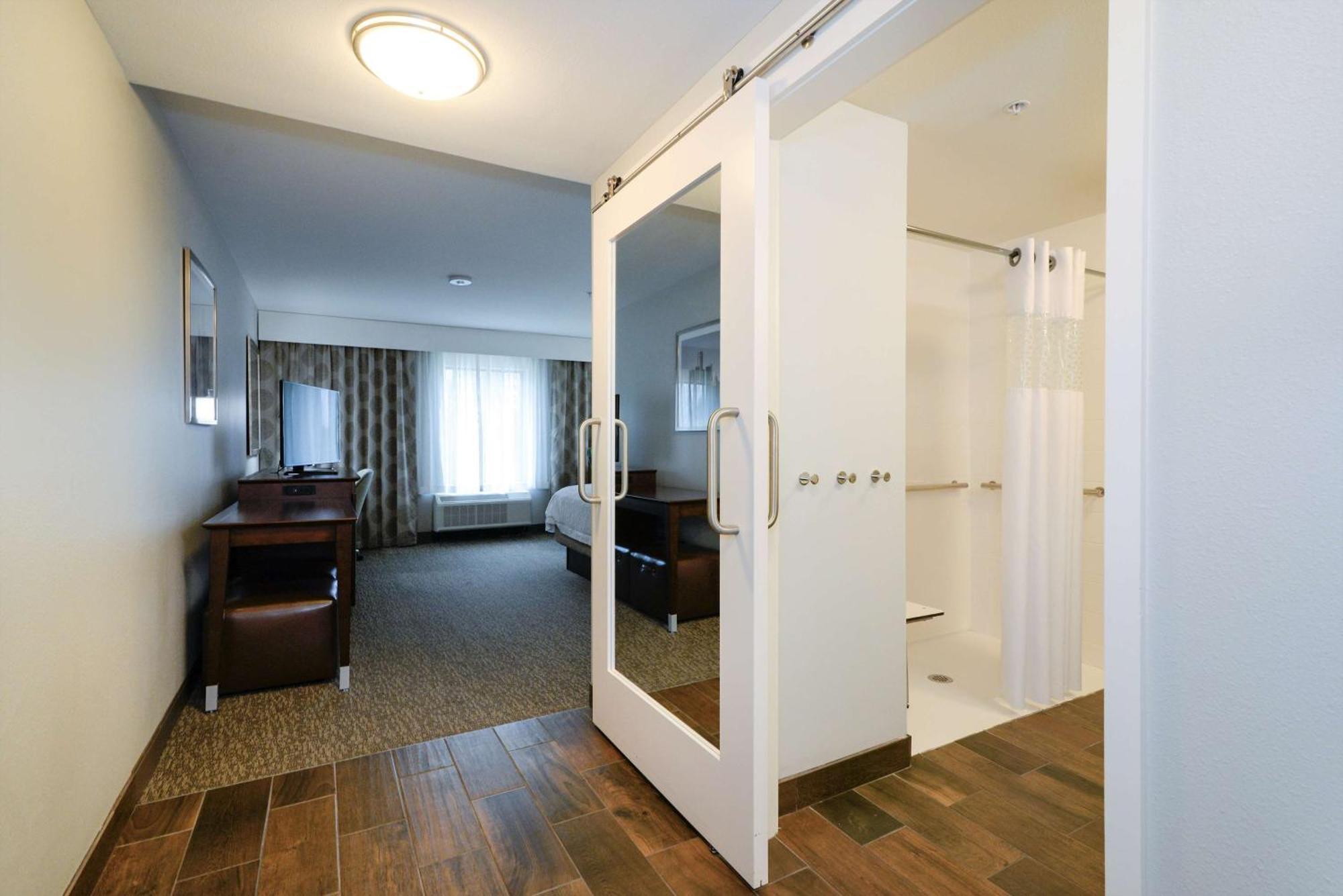 King Room Roll Shower Mobility Access or Non-Smoking