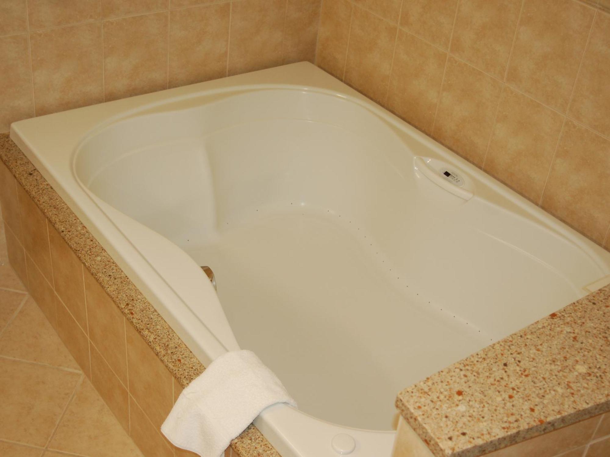 King Suite Spa Bath