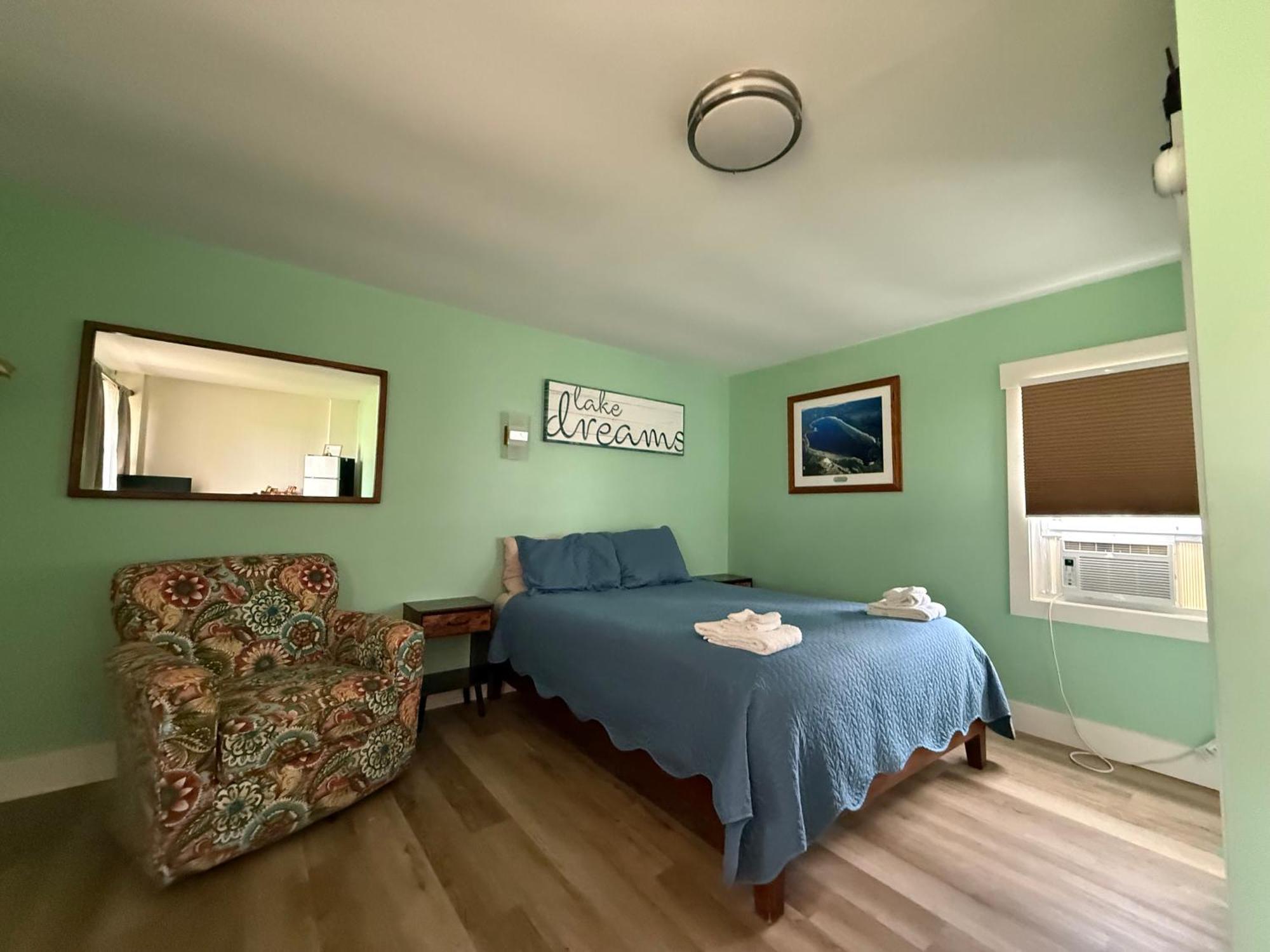 Deluxe Queen Room