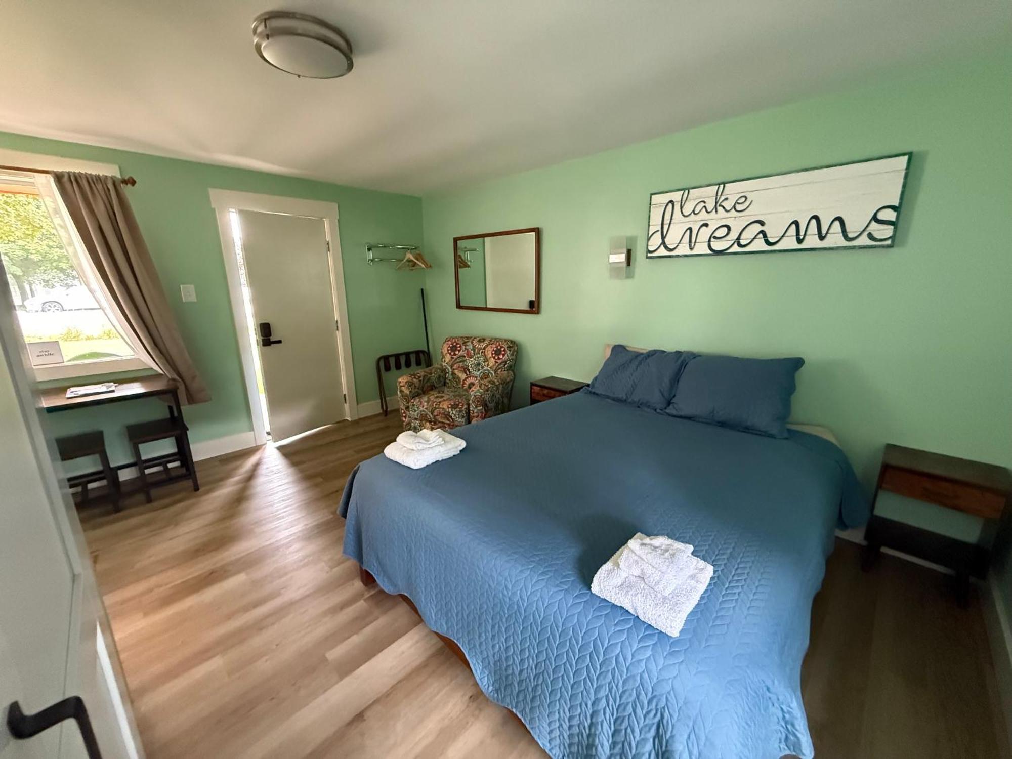 Deluxe Queen Room