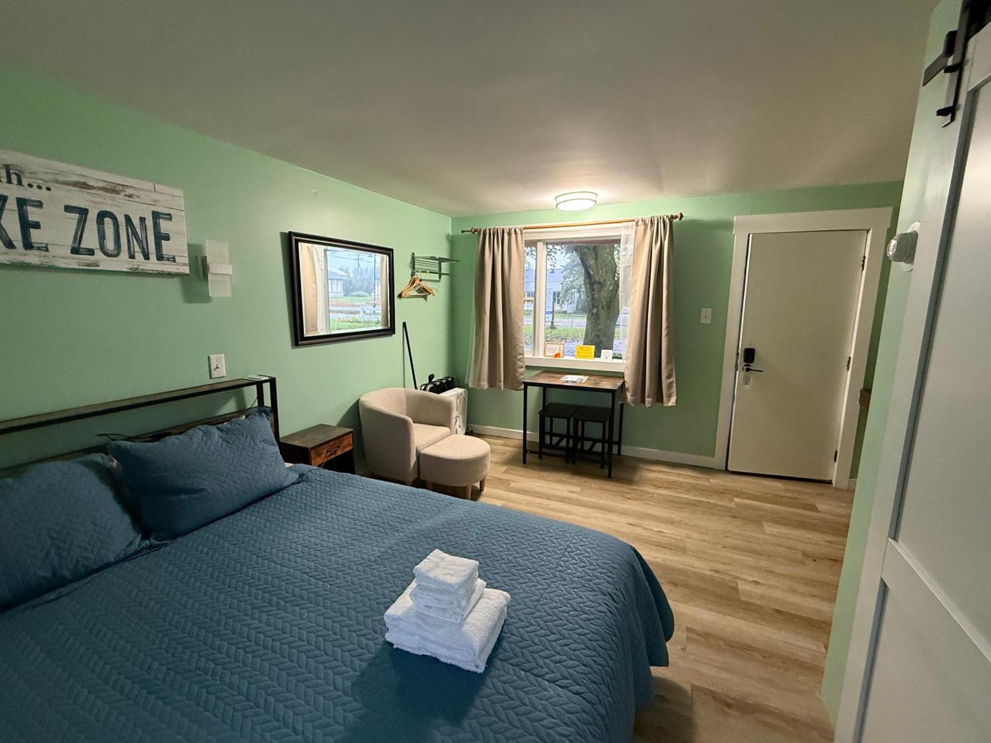 Deluxe Queen Room