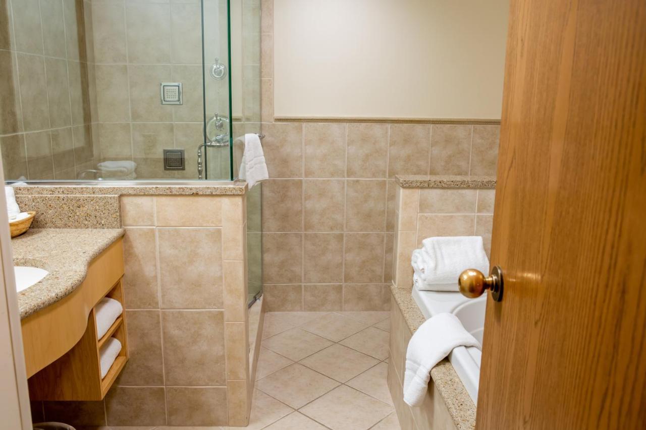 King Suite Spa Bath