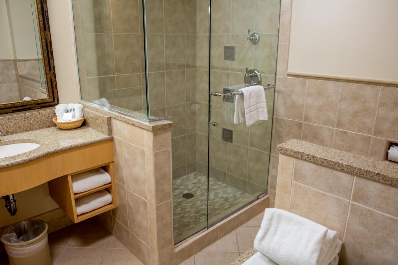 King Suite Spa Bath