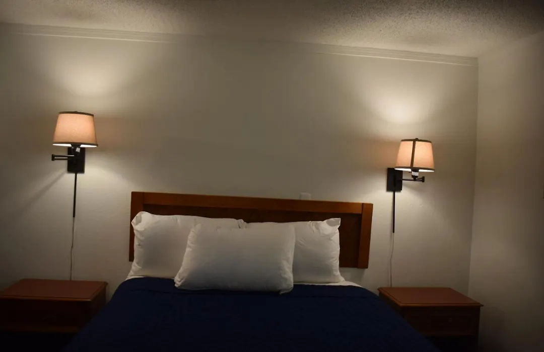 Knights Inn Farmington Hills-1